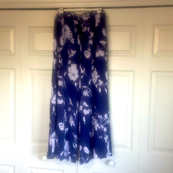 🚨 NWT Lulus Growing On You Navy Blue Floral Print Wide Leg Pants. Size Medium. - Picture 4 of 4